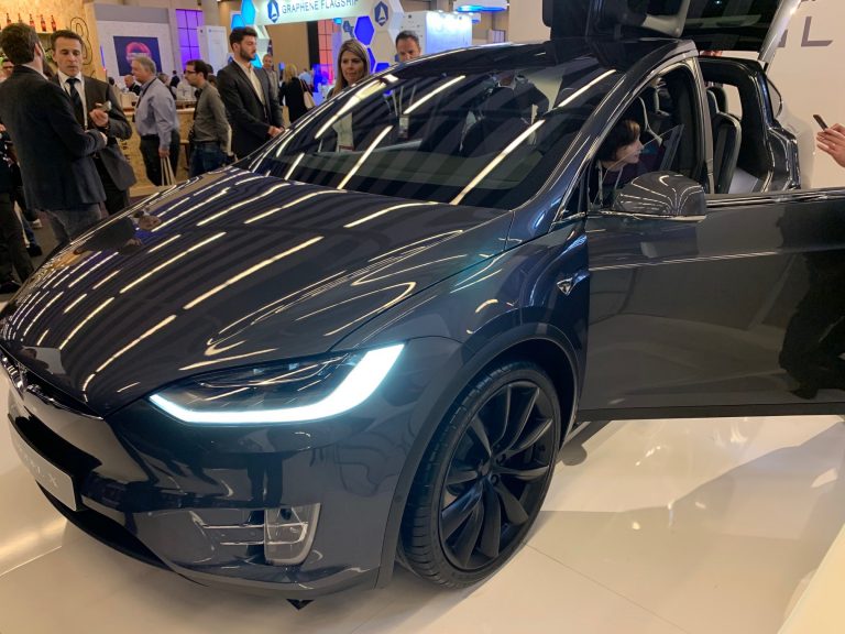 Connected cars draw crowds in Barcelona, but the industry is focused on 5G V2X