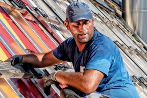 The lone workers using connected safety solutions in Europe and North America to reach 1.8 million in 2025