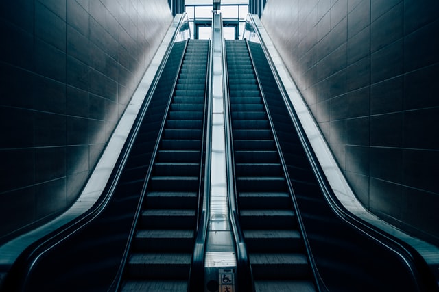 MONITORING THE OPERATION OF ESCALATORS IN TRAIN STATIONS