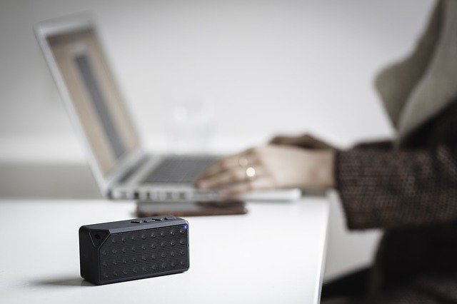 speaker connected with laptop