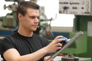 Measuring surface roughness in turned parts