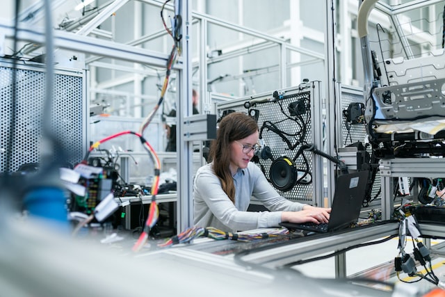a female professional who uses IoT tools