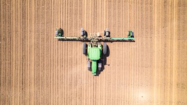 Connected farming – How can it be beneficial for agriculture manufacturers, customers, and the environment