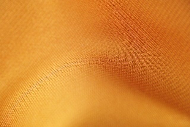 orange textilie