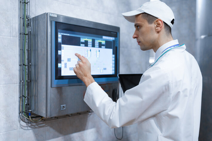 Power monitoring solutions drive sustainability in life sciences